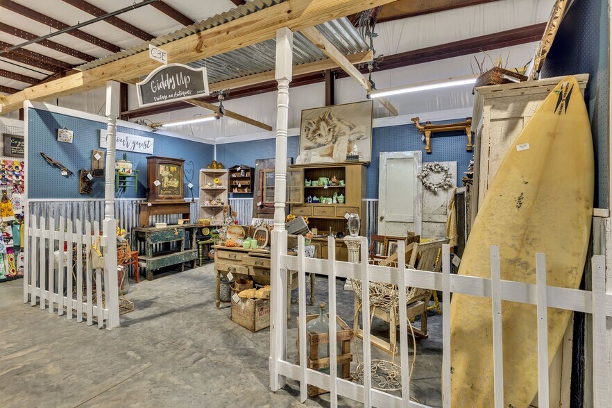 More Photos Of 2120 Old Highway 431 S, Greenbrier Freestanding For Sale