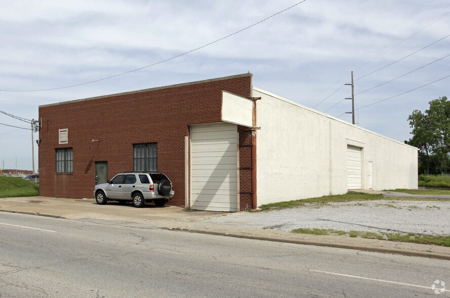 More Photos Of 705 E 1st St, Tulsa Office For Lease