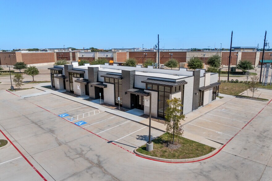 Primary Photo Of 7102 Tarrington Ave, Sugar Land Medical For Sale