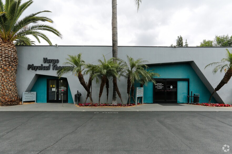More Photos Of 18039 Sherman Way, Reseda Medical For Lease