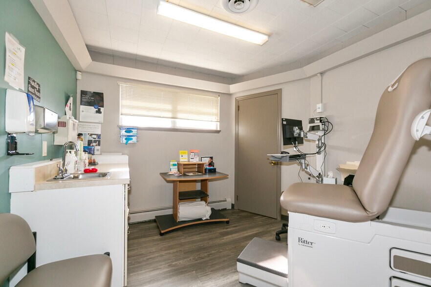 More Photos Of 421 Deer Park Ave, Babylon Medical For Sale