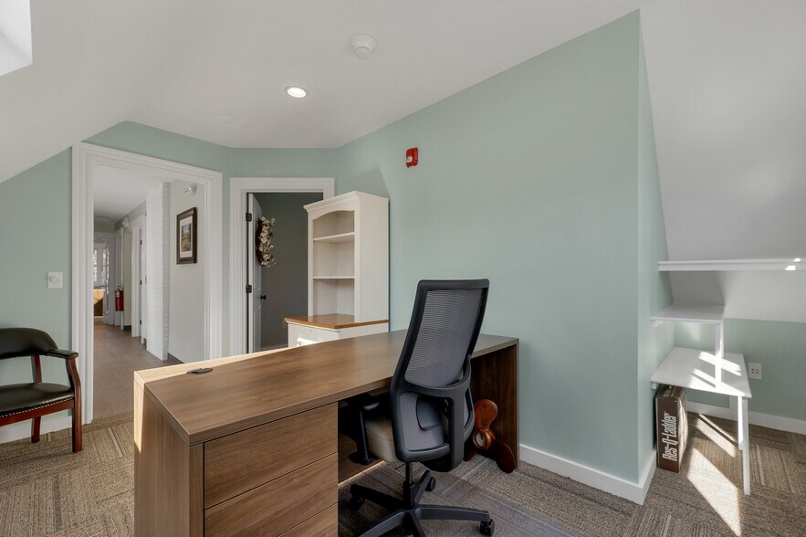 More Photos Of 252 Daniel Webster Hwy, Meredith Office For Sale