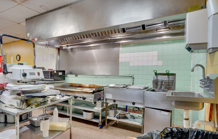 More Photos Of 411 National Hwy, Thomasville Hotel For Sale