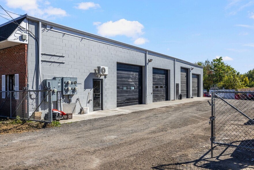 More Photos Of 30 Starr St, Johnston Warehouse For Lease