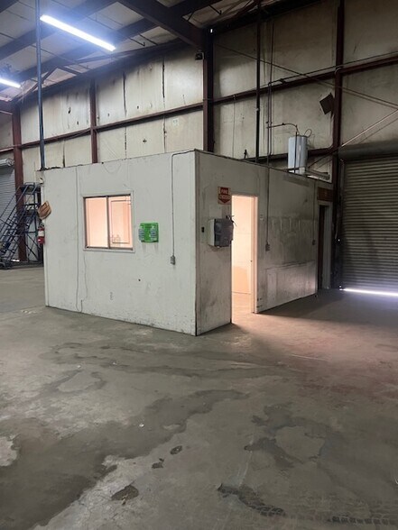 More Photos Of 136 Flamingo Dr, Modesto Warehouse For Lease