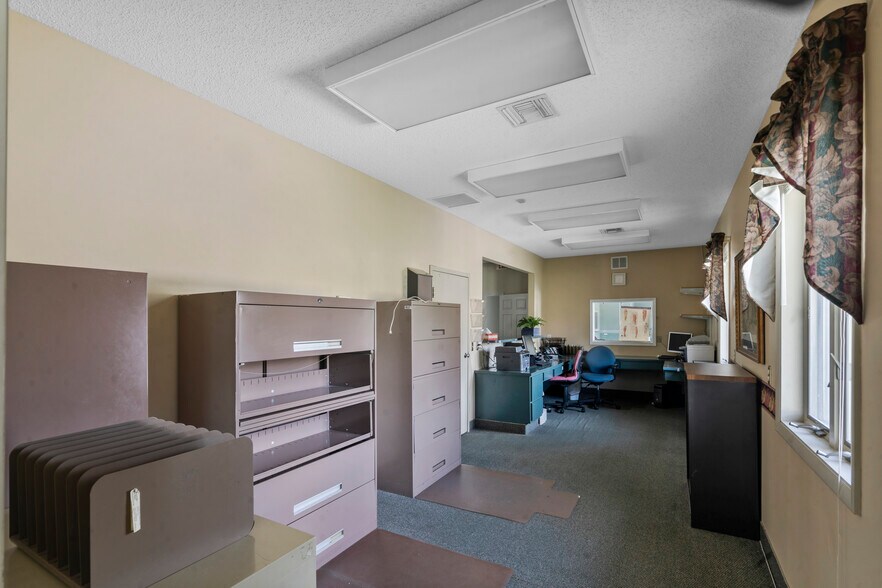 More Photos Of 2180 Northwest Blvd, Newton Medical For Sale