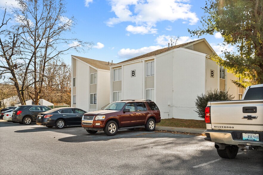 More Photos Of 1001 W 9th St, Russellville Apartments For Sale