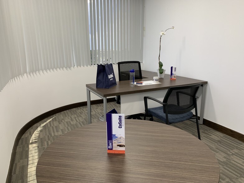 More Photos Of 1900 Glades Rd, Boca Raton Office For Lease