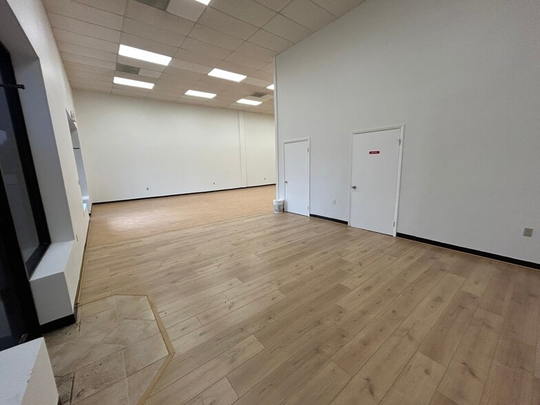 More Photos Of 713-741 Cady Dr, Fort Washington Storefront Retail Office For Lease