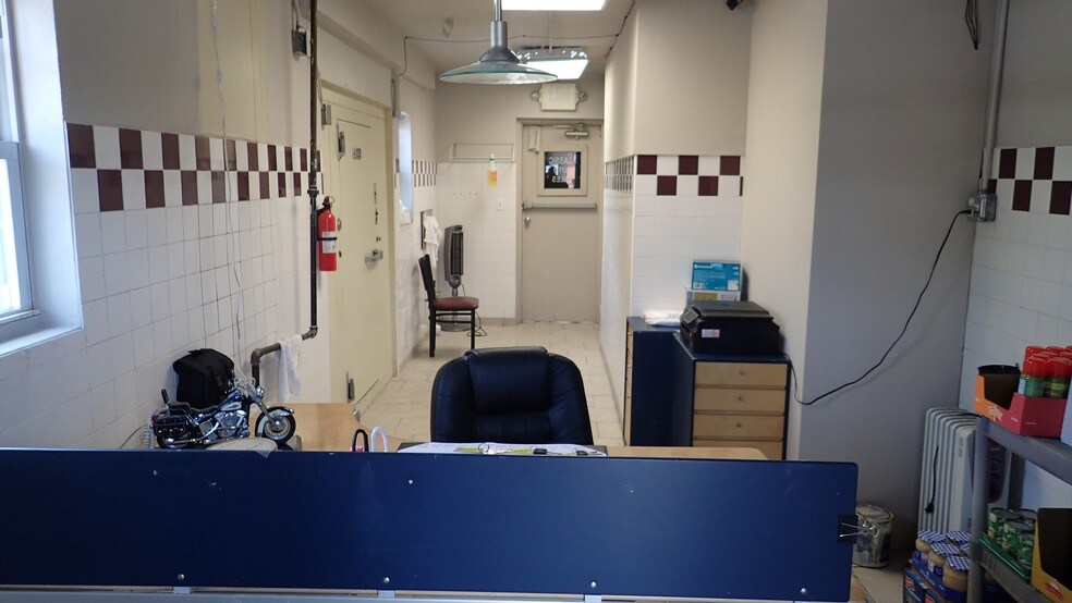 More Photos Of 1130 Pembroke Rd, Bethlehem Storefront Retail Residential For Lease