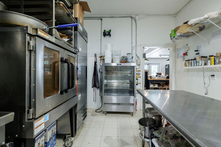 More Photos Of 139 S Main St, Sheffield Freestanding For Sale