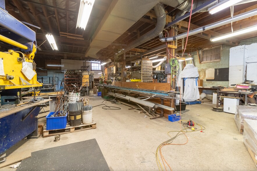 More Photos Of 1628 Concession Rd, Cambridge Flex For Sale