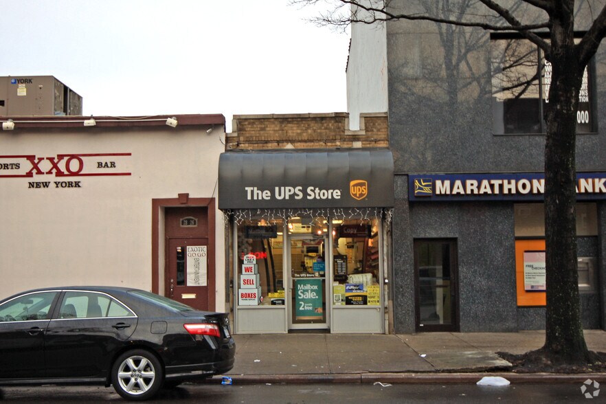 More Photos Of 28-26 Steinway St, Astoria Freestanding For Lease