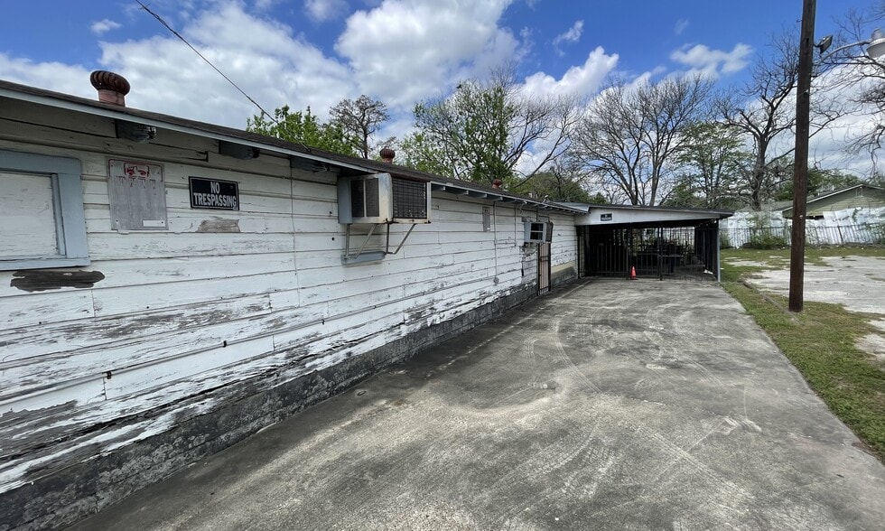 More Photos Of 3717 Crane St, Houston General Retail For Sale