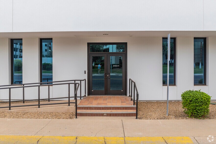 More Photos Of 3033 N Central Ave, Phoenix Office For Lease