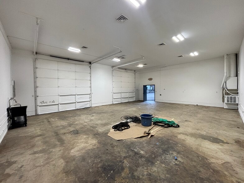 More Photos Of 446 McClaine St, Silverton Warehouse For Lease