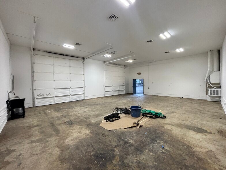 More Photos Of 446 McClaine St, Silverton Warehouse For Lease