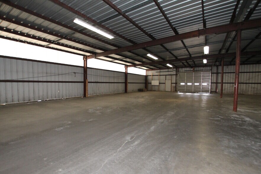More Photos Of 9 Old Westminster Rd, Hubbardston Warehouse For Lease