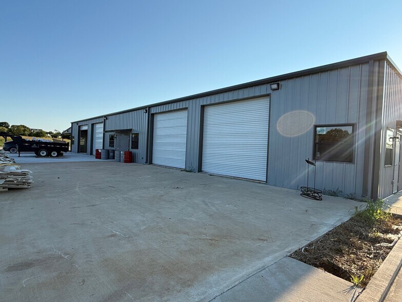 More Photos Of 750 Wible Rd, Sherman Warehouse For Lease