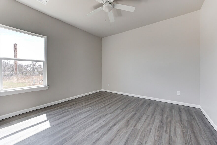 More Photos Of 12001 Rivers Trl, Oklahoma City Specialty For Sale