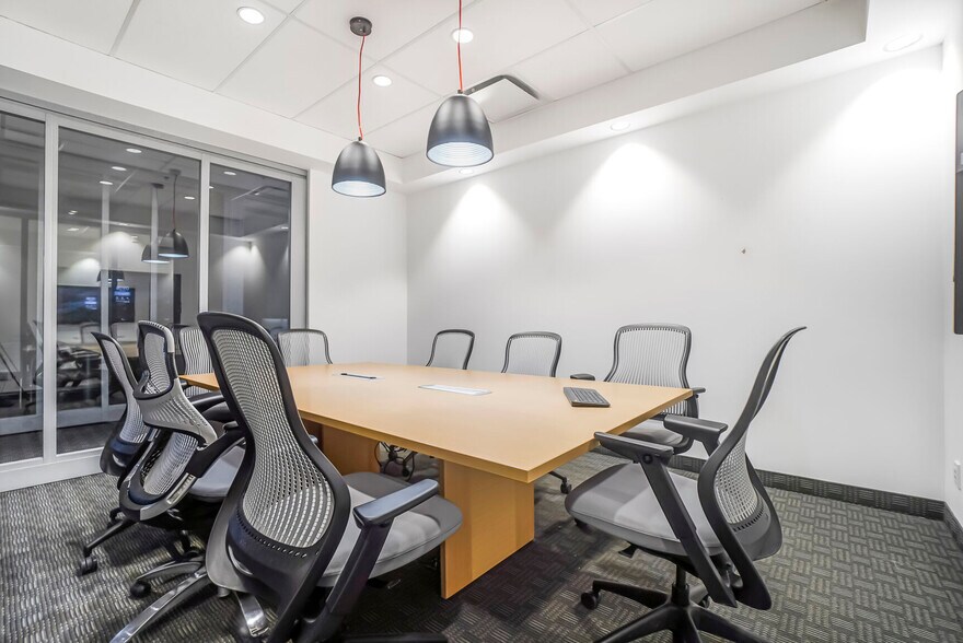 More Photos Of 7150 Rue Albert-Einstein, Montréal Office Residential For Lease