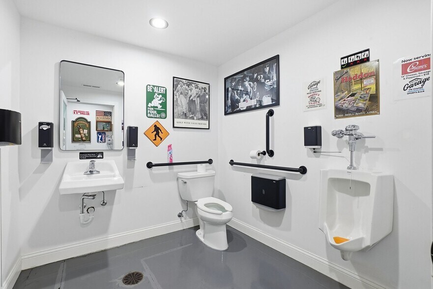 More Photos Of 116-118 S Water St, Wilmington Storefront Retail Office For Sale