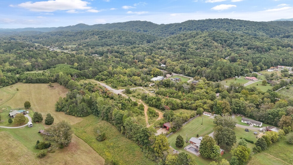 More Photos Of 1021 E Hendron Chapel Rd, Knoxville Manufacturing For Sale