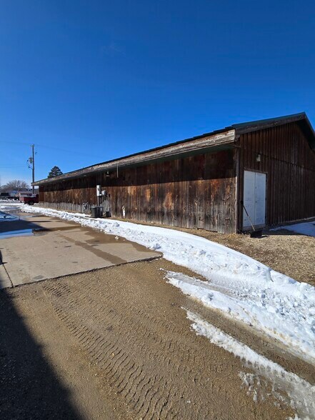 More Photos Of 330 N Marquette Rd, Prairie Du Chien General Retail For Lease