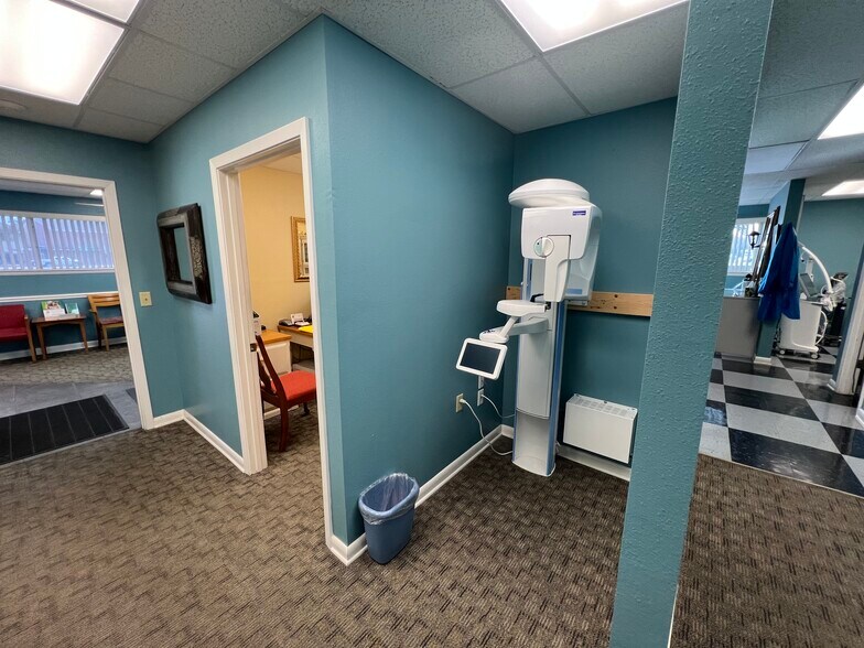 More Photos Of 901 New Warrington Rd, Pensacola Medical For Sale