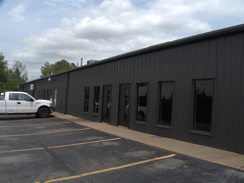 More Photos Of 1000 SE 5th St, Bentonville Office For Lease
