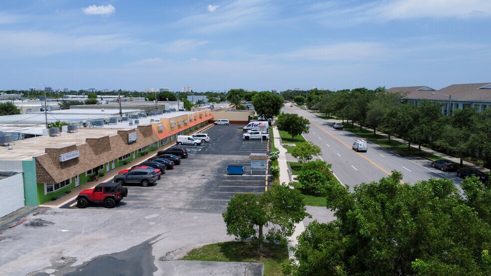 More Photos Of 241 SW 6th St, Pompano Beach Freestanding For Sale