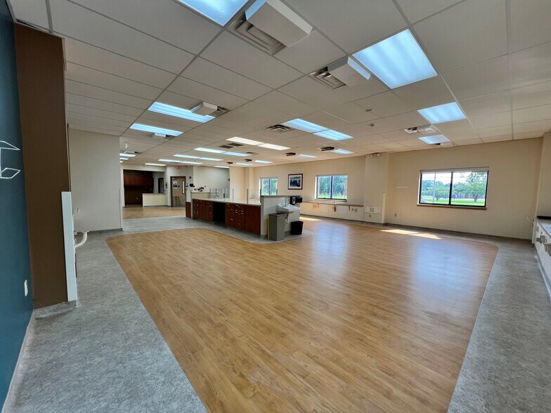 More Photos Of 923 S Broadway, Portland Medical For Sale