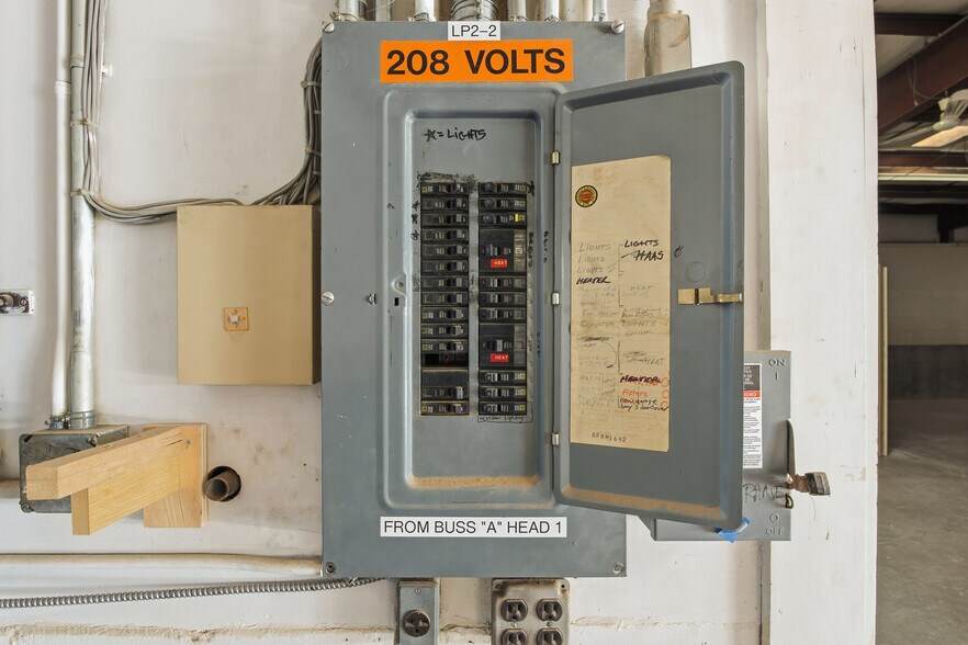 More Photos Of 109 Apremont Way, Westfield Manufacturing For Lease