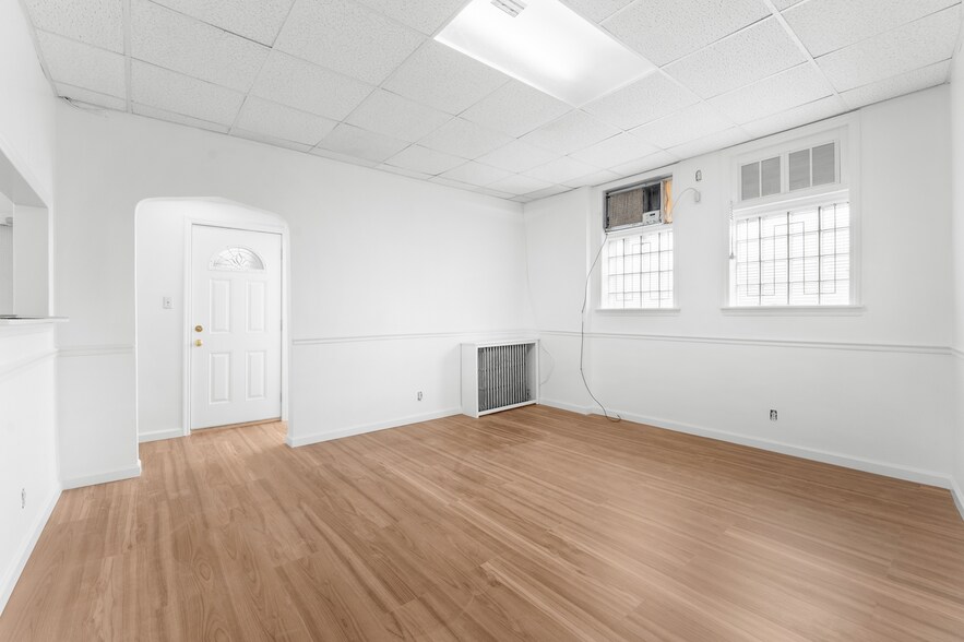 More Photos Of 5716 Myrtle Ave, Ridgewood Storefront Retail Office For Lease