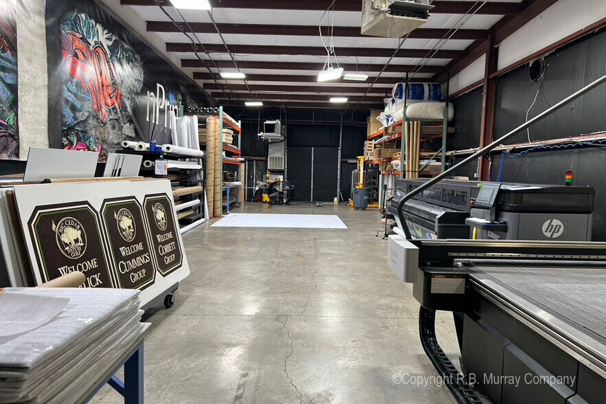 More Photos Of 1943 W Sunset St, Springfield Warehouse For Lease
