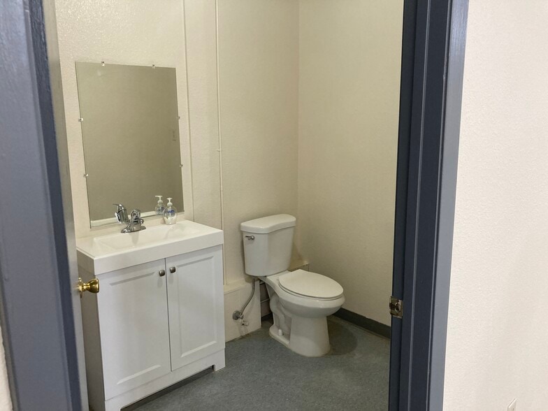 More Photos Of 845 E 2nd St, Reno Flex For Lease