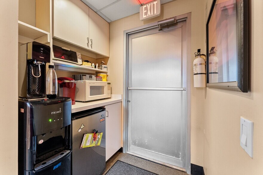 More Photos Of 940 Beaver Grade Rd, Coraopolis Office Residential For Sale