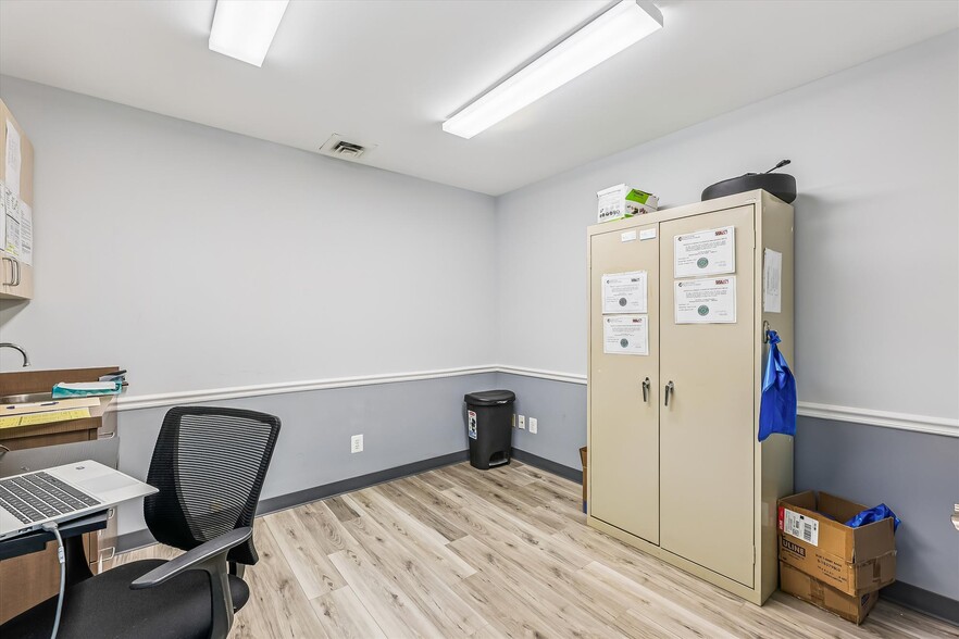 More Photos Of 12090-12114 Old Line Ctr, Waldorf General Retail For Sale