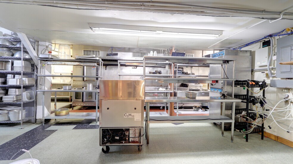 More Photos Of 369 Waterloo Geneva Rd, Waterloo Town Restaurant For Sale