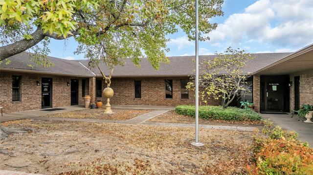 More Photos Of 2400 N Commerce St, Ardmore Storefront For Sale