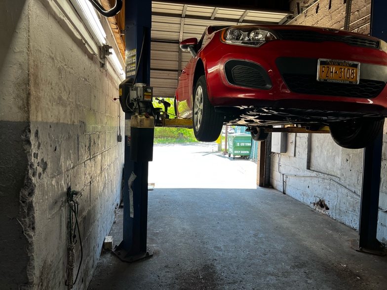 More Photos Of 4585 Amboy Rd, Staten Island Auto Repair For Sale