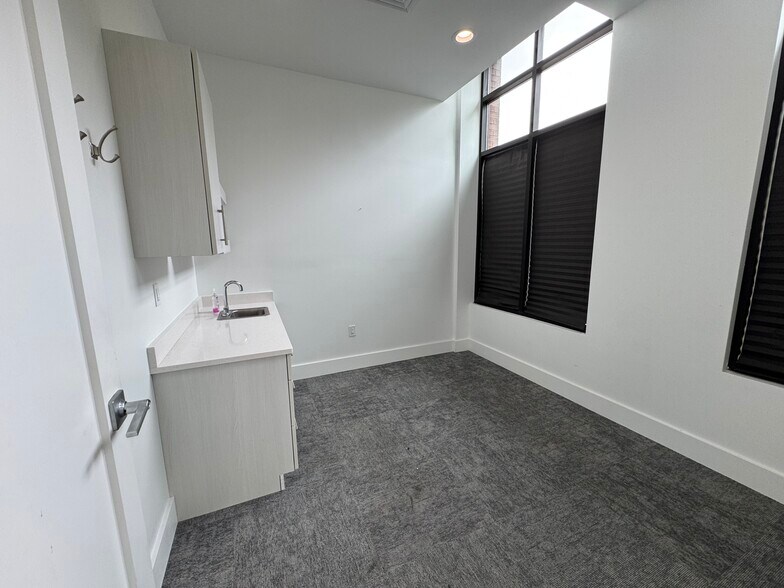 More Photos Of 7320 Aspect Dr, Granger General Retail For Lease