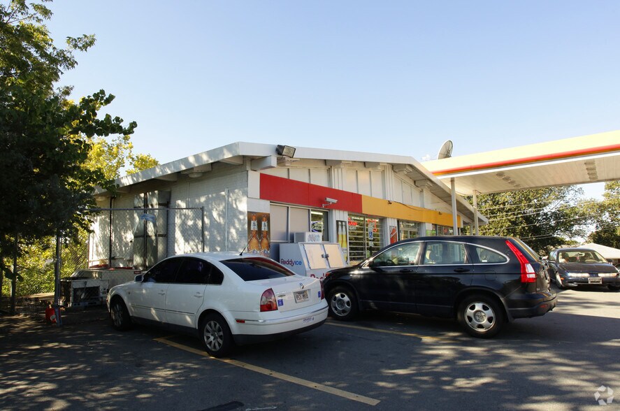 More Photos Of 6317 W Markham St, Little Rock Convenience Store For Sale
