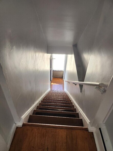 More Photos Of 5301 Harford Rd, Baltimore Office For Sale