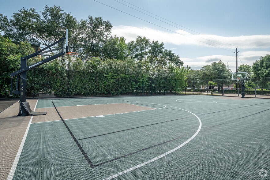 More Photos Of 2553-2555 Cordes Dr, Sugar Land Medical For Sale