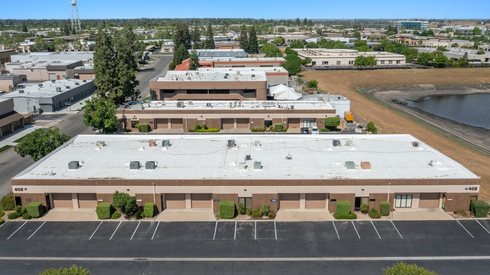 More Photos Of 402 W Bedford Ave, Fresno Flex For Lease