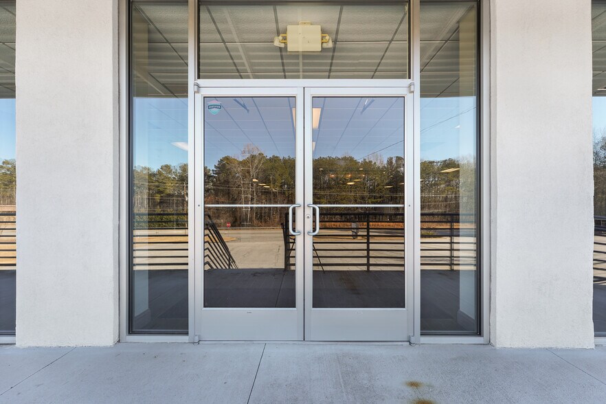 More Photos Of 1900 Buford Hwy, Duluth Warehouse For Lease