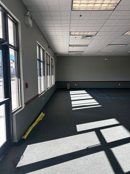 More Photos Of 727-737 Centre of New England Blvd, Coventry Storefront For Lease