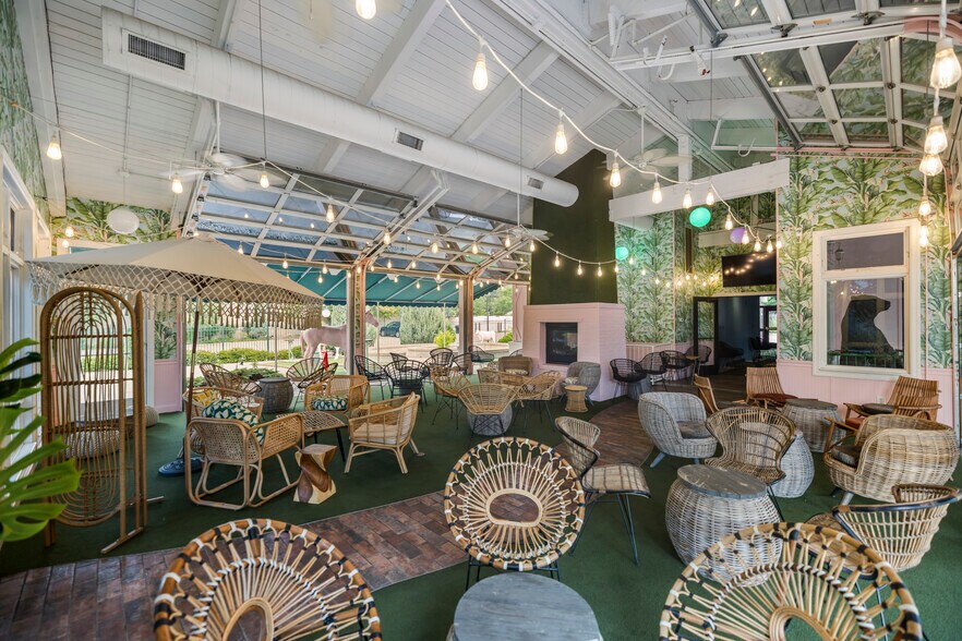 More Photos Of 2501 & 2519 Marshall St NE, Minneapolis Restaurant For Sale