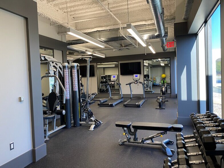 More Photos Of 900 Tower Dr, Troy Office For Lease